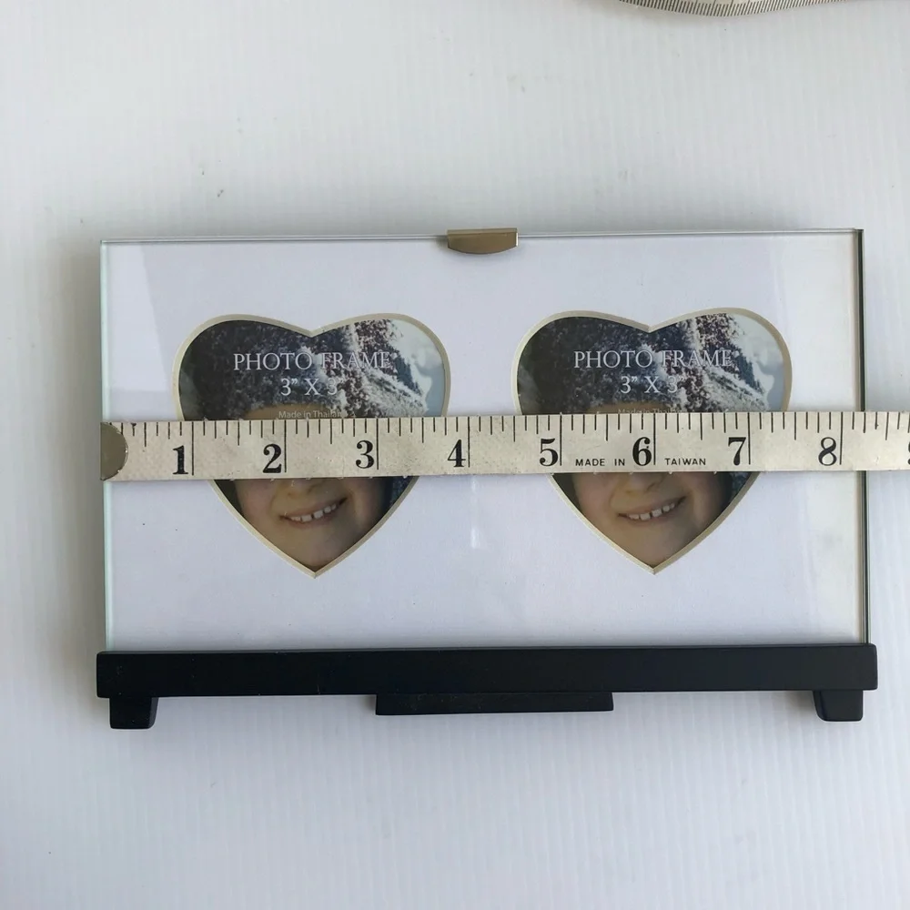 Photo frame with twin hearts